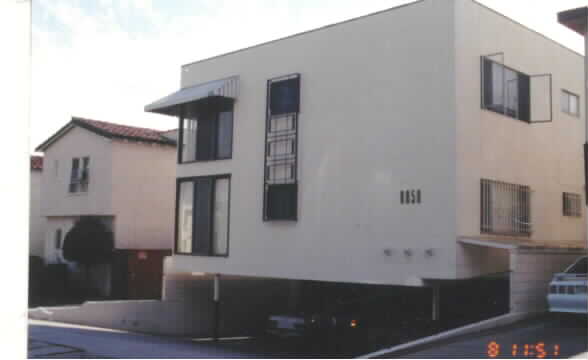8850 Alcott St in Los Angeles, CA - Foto de edificio
