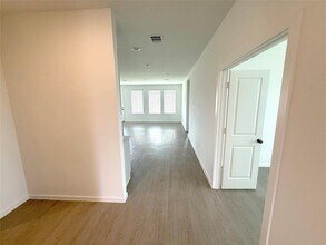 423 Amy St in Angleton, TX - Building Photo - Building Photo