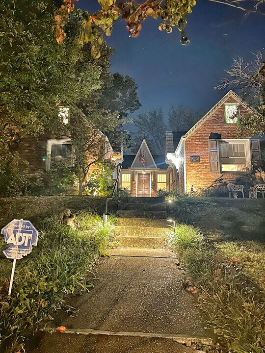 942 Russell St, Unit C in Nashville, TN - Foto de edificio