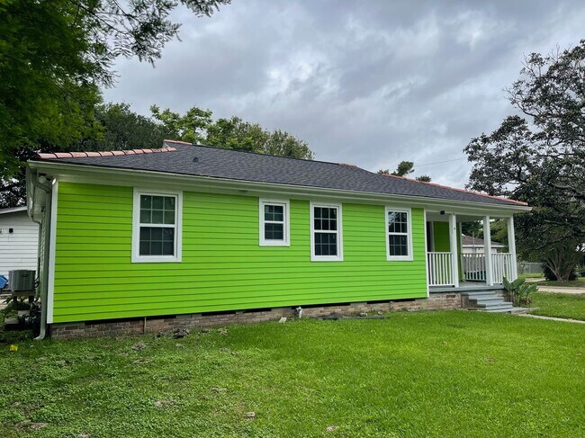 16 Hawkins Ave in Jefferson, LA - Building Photo - Building Photo