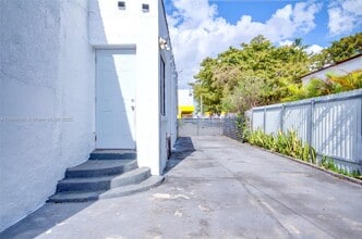 2126 NW 3rd St in Miami, FL - Building Photo - Building Photo