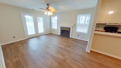 300 Waterdown Dr in Fayetteville, NC - Building Photo - Building Photo