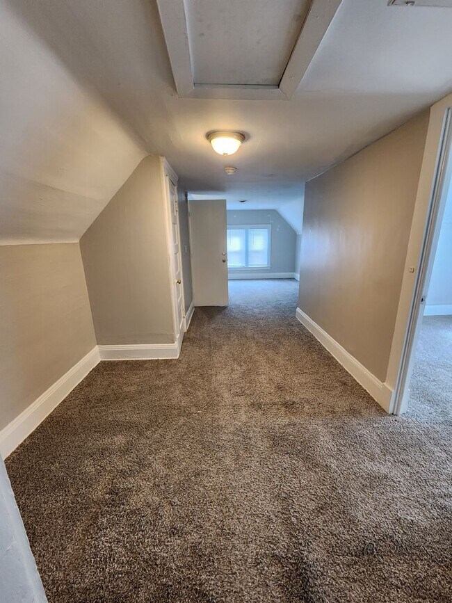 2623 Hampshire Rd-Unit -3rd Floor in Cleveland Heights, OH - Building Photo - Building Photo