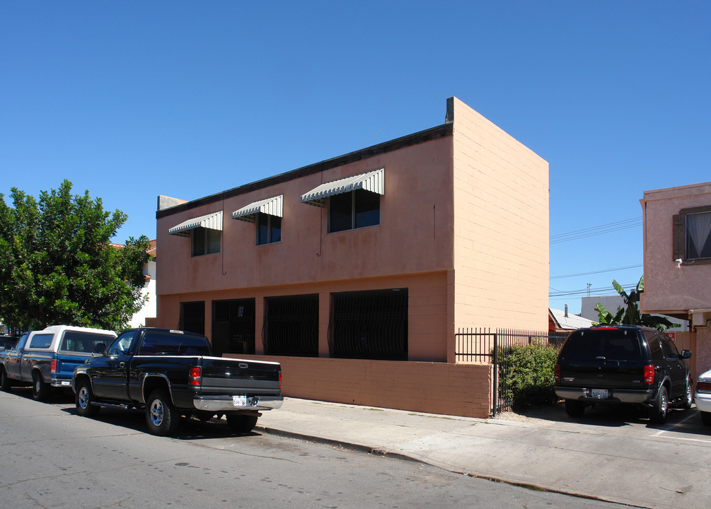 3879 University Ave in San Diego, CA - Building Photo