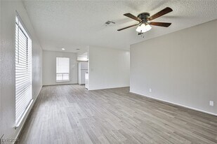 5187 Caliente St in Las Vegas, NV - Building Photo