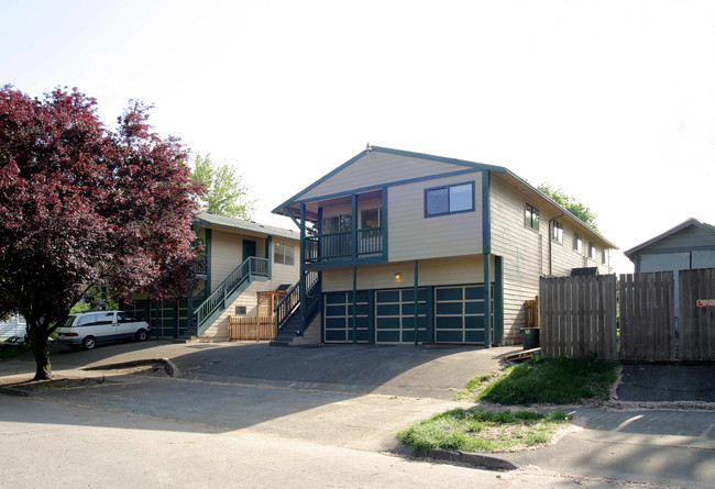 Dogwood Court in Portland, OR - Foto de edificio - Building Photo