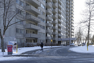 Le Manoir (Phase 2) in Montréal, QC - Building Photo - Building Photo