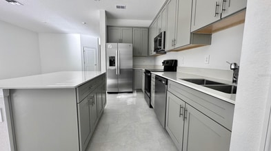 7600 Stone Creek Trl in Kissimmee, FL - Foto de edificio - Building Photo