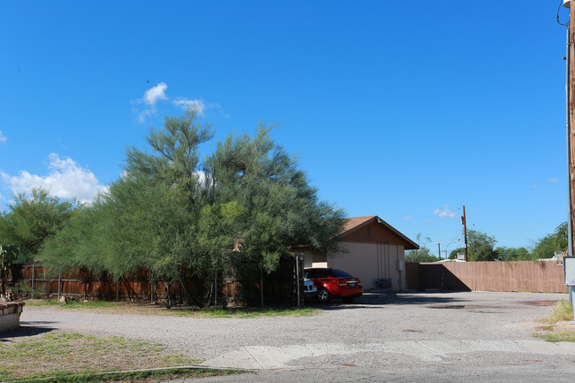 1601-1609 N Louis Ln in Tucson, AZ - Building Photo - Building Photo