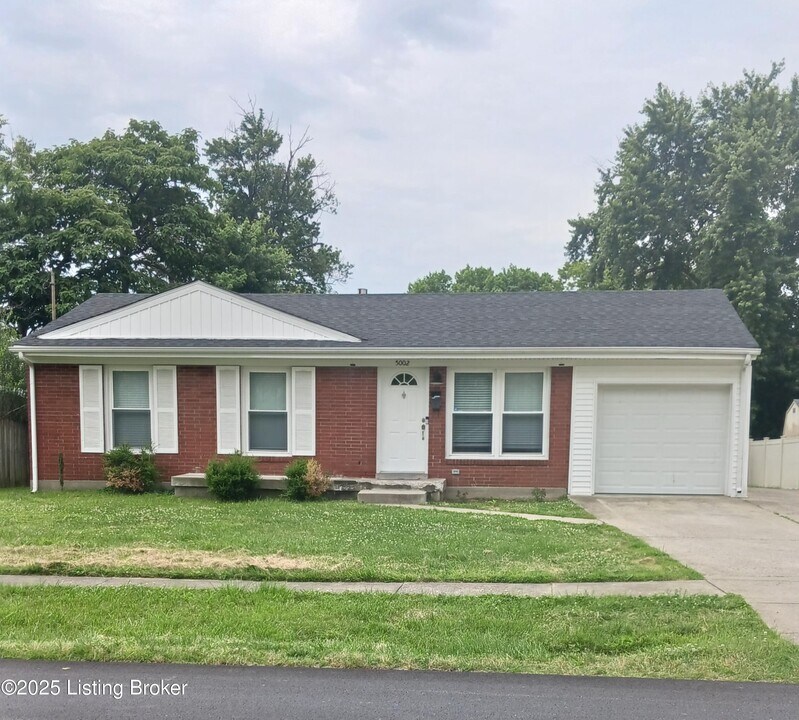 5002 Rossmoor Dr in Louisville, KY - Foto de edificio