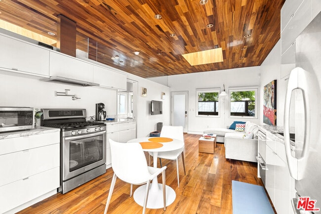 property at 522 Rialto Ave