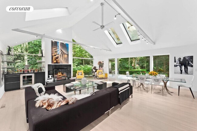 2 Cobblers Ct in East Hampton, NY - Building Photo - Building Photo
