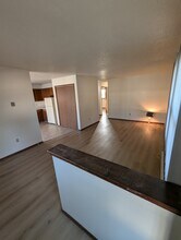 1103 Campbell Dr, Unit #3 in Grand Forks, ND - Foto de edificio - Building Photo