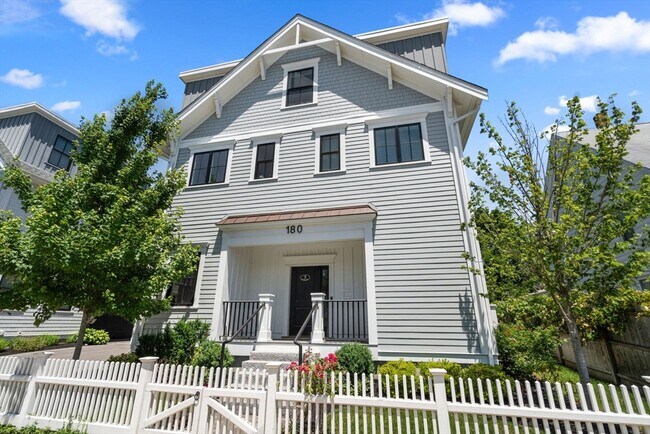180 Adams St in Newton, MA - Building Photo - Building Photo