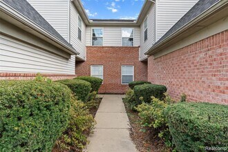 17157 Higdon Dr in Brownstown Township, MI - Building Photo - Building Photo