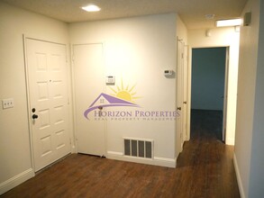5808 Shadow Creek Dr in Sacramento, CA - Building Photo - Building Photo