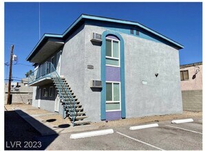 2105 N Webster St in North Las Vegas, NV - Foto de edificio - Building Photo