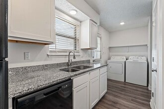 Reserve on Central Townhomes in Bentonville, AR - Building Photo - Building Photo