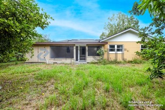 829 Suwannee Dr in Apopka, FL - Foto de edificio - Building Photo