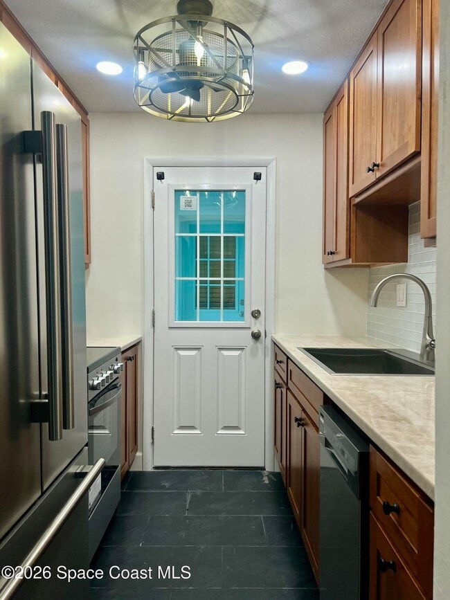 351 Taylor Ave in Cape Canaveral, FL - Building Photo - Building Photo