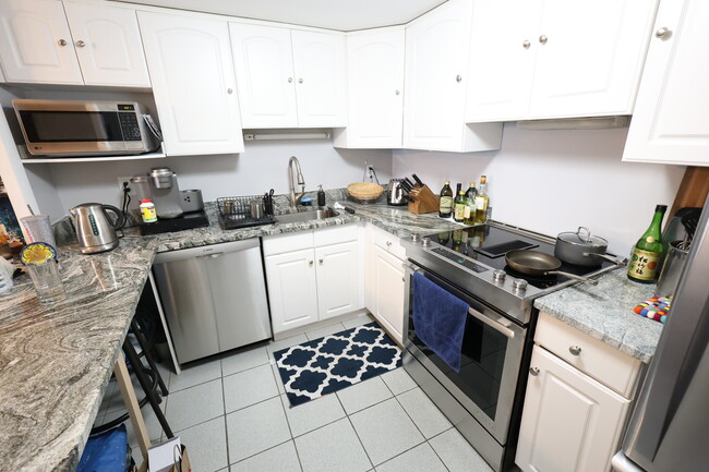45 Longwood Ave, Unit 506 in Brookline, MA - Building Photo - Building Photo