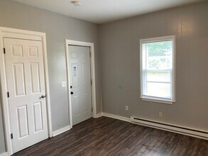 86 N 4th St-Unit -2 in Aurora, IL - Building Photo - Building Photo