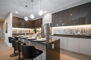 7101 River Rd in North Bergen, NJ - Building Photo