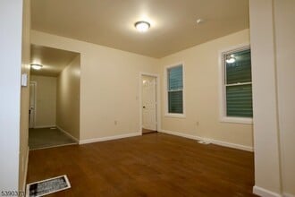 89 Cutler St, Unit 1 in Newark, NJ - Building Photo - Building Photo