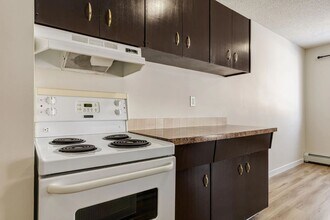 Valhalla Apartments in Camrose, AB - Building Photo - Building Photo