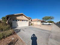 6814 W Northview Ave in Glendale, AZ - Foto de edificio - Building Photo