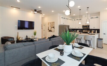 4902 Higgins St in Houston, TX - Building Photo - Building Photo