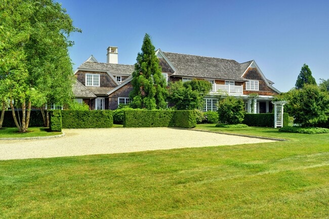 587 Sagaponack Road in Sagaponack, NY - Building Photo - Building Photo