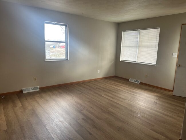 450 Hutton Ln in Jefferson City, MO - Building Photo - Building Photo