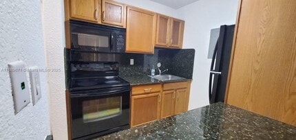 445 SW 11th St in Miami, FL - Building Photo - Building Photo