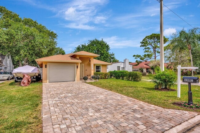 property at 4901 Lincoln Rd
