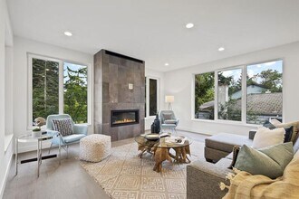 13755 1st Ave NW in Seattle, WA - Building Photo - Building Photo