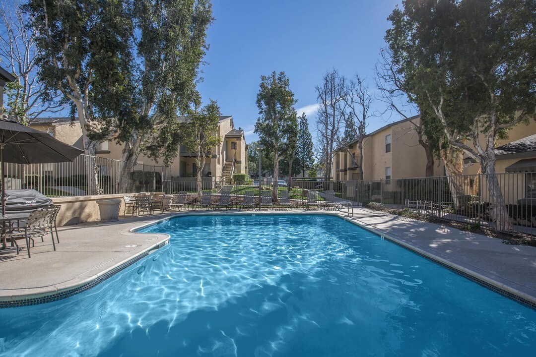 Mountain Creek Apartments in Corona, CA - Foto de edificio