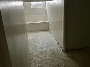 2621 Davison Rd in Flint, MI - Foto de edificio - Building Photo