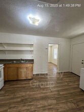 435 N Redington St in Hanford, CA - Building Photo - Building Photo