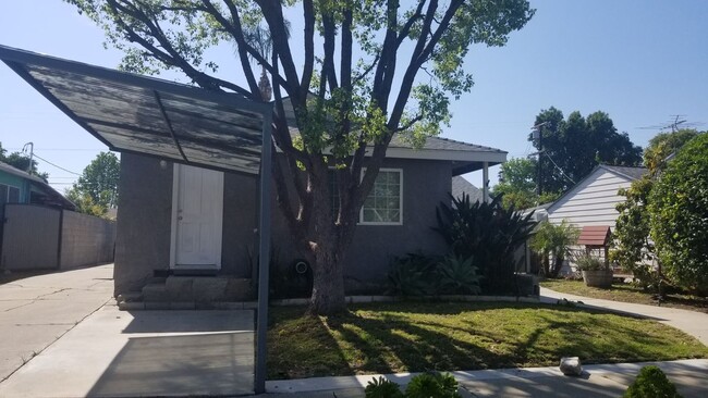 6851 Wilbur Ave in Los Angeles, CA - Building Photo - Building Photo