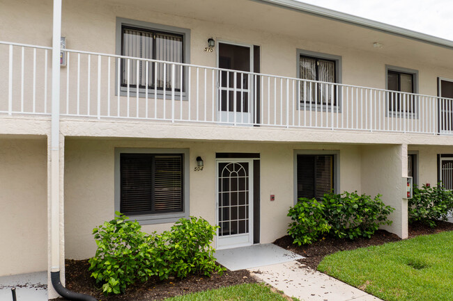 Fairway Woods Of Cross Creek in Ft. Myers, FL - Building Photo - Building Photo