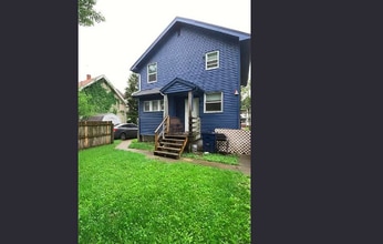 2242 Auburn Ave in Toledo, OH - Foto de edificio - Building Photo