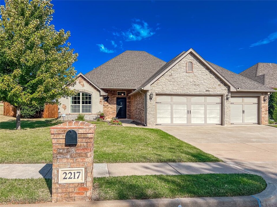 2217 Heavenly Dr in Edmond, OK - Building Photo