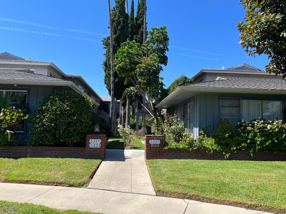 5319 Radford Ave, Unit 5 in Valley Village, CA - Foto de edificio