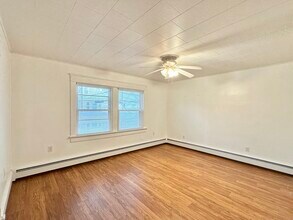 116 Main St, Unit B in Kingston, PA - Foto de edificio - Building Photo