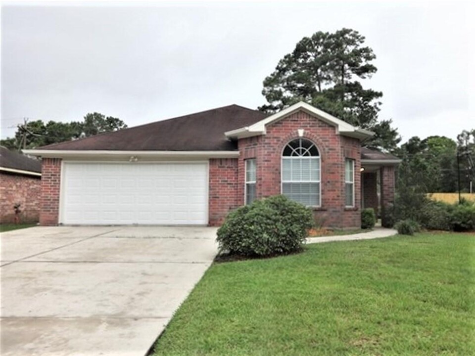 5719 Alpine Heights Dr in Porter, TX - Building Photo