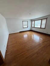 100 Pilgrim Ave, Unit 2 in Worcester, MA - Foto de edificio - Building Photo