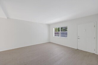 609 NE 13th Ave in Fort Lauderdale, FL - Foto de edificio - Building Photo