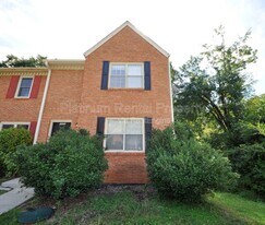 1052 Westfield Trace in Smyrna, GA - Building Photo
