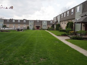 Hitchcock Apartments in Boardman, OH - Building Photo - Building Photo